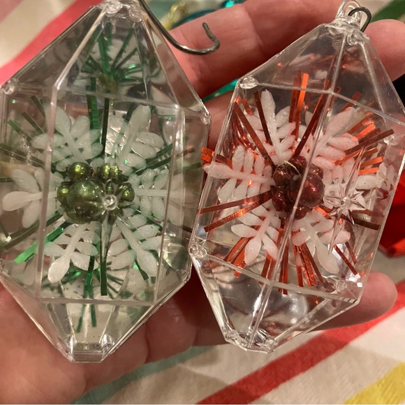 9 Vintage Jewel Brite 1960s Plastic Christmas Ornaments - Picture 6 of 12